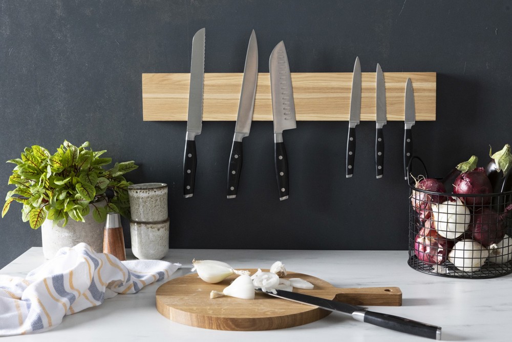 Hangend messenblok voor 8 messen 450×90×30 mm uit eikenhout, hardwax