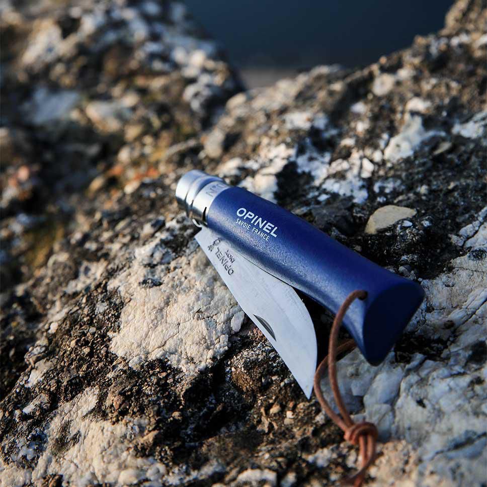 Opinel Colorama No 08 zakmes in een riemetui
