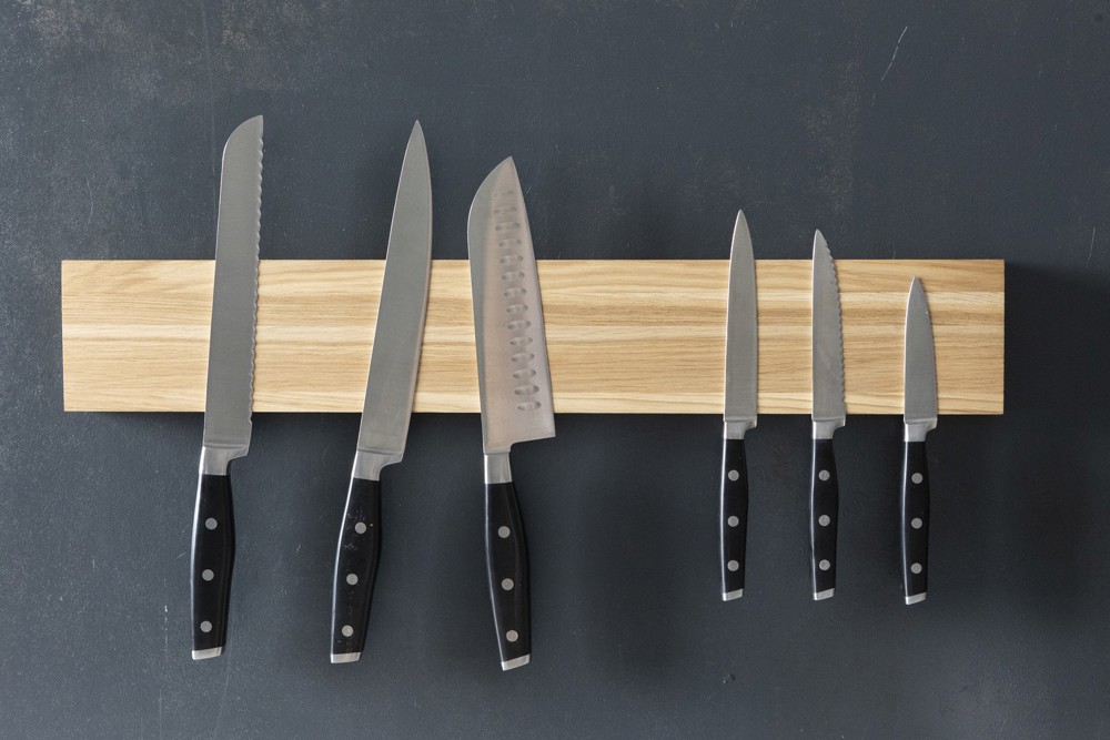 Hangend messenblok voor 8 messen 450×90×30 mm uit eikenhout, hardwax